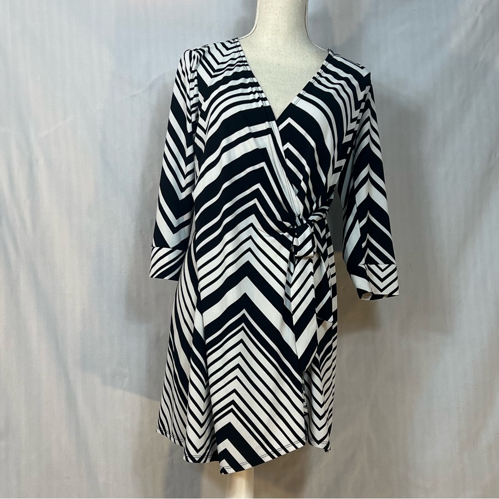 Halo Dress Black & White Jersey Wrap 3/4 Sleeves W/Cuffs V Neckline Euc S
